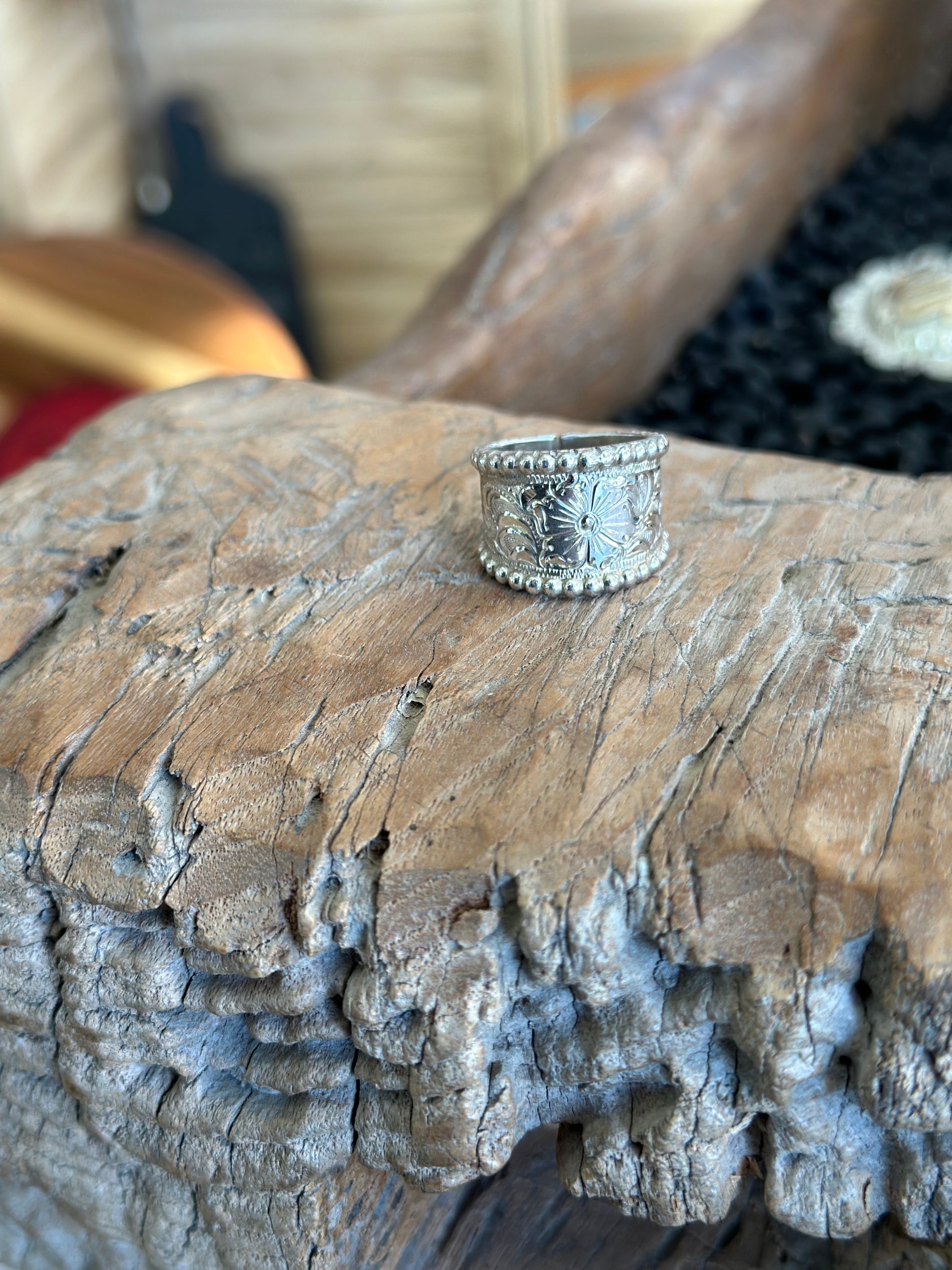 sterling silver ring, hand engraved